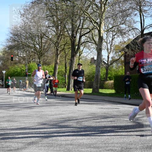 12.04.2026 - 45. Internationalen Wilhelmsburger Insellauf J. Mangold http://msf.ph/oto/9459785 12.04.2026 10:40:49 Ziel 5832, 4680, 4262, 2485, 2883, 4501, 2633, 2634, 3090, 4649, 4655, 3987, 3381, 3380, 4180, 4980, 5408, 2507, 2456, 2768, 3534, 5281, 5247, 5247, 5299, 5315, 5288, 3444, 5254, 2148, 5489, 4645, 4646, 5560, 4295, 5038, 4674, 5034 meine-sportfotos.de