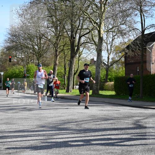 12.04.2026 - 45. Internationalen Wilhelmsburger Insellauf J. Mangold http://msf.ph/oto/9459791 12.04.2026 10:40:49 Ziel 5832, 4680, 4262, 2485, 2883, 4501, 2633, 2634, 3090, 4649, 4655, 3987, 3381, 3380, 4180, 4980, 5408, 2507, 2456, 2768, 3534, 5281, 5247, 5247, 5299, 5315, 5288, 3444, 5254, 2148, 5489, 4645, 4646, 5560, 4295, 5038, 4674, 5034 meine-sportfotos.de