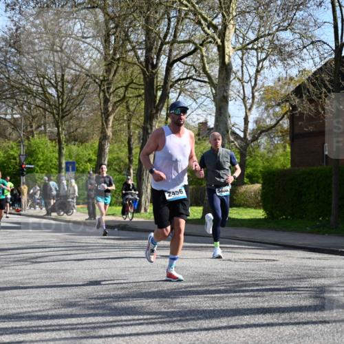 12.04.2026 - 45. Internationalen Wilhelmsburger Insellauf J. Mangold http://msf.ph/oto/9459801 12.04.2026 10:40:51 Ziel 4680, 4262, 2485, 2883, 4501, 2633, 2634, 3090, 4649, 4655, 3987, 3381, 3380, 4180, 4980, 5408, 2507, 2456, 2768, 3534, 5281, 5247, 5299, 5315, 5288, 3444, 5254, 2148, 5489, 4645, 4646, 5560, 4295, 5038, 4674, 5034, 3861 meine-sportfotos.de