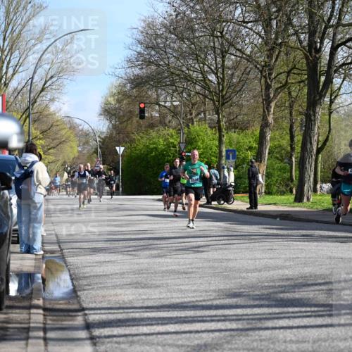 12.04.2026 - 45. Internationalen Wilhelmsburger Insellauf J. Mangold http://msf.ph/oto/9459813 12.04.2026 10:40:53 Ziel 4501, 2633, 2634, 3090, 4649, 4655, 3987, 3381, 3380, 4180, 4980, 5408, 2507, 2456, 2768, 3534, 5281, 5247, 5299, 5315, 5288, 3444, 5254, 2148, 5489, 4645, 4646, 5560, 4295, 5038, 4674, 5034, 3861, 5545 meine-sportfotos.de