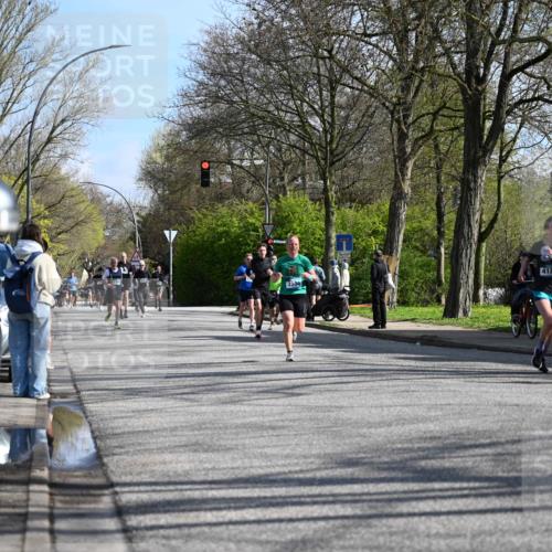 12.04.2026 - 45. Internationalen Wilhelmsburger Insellauf J. Mangold http://msf.ph/oto/9459817 12.04.2026 10:40:53 Ziel 4501, 2633, 2634, 3090, 4649, 4655, 3987, 3381, 3380, 4180, 4980, 5408, 2507, 2456, 2768, 3534, 5281, 5247, 5299, 5315, 5288, 3444, 5254, 2148, 5489, 4645, 4646, 5560, 4295, 5038, 4674, 5034, 3861, 5545 meine-sportfotos.de