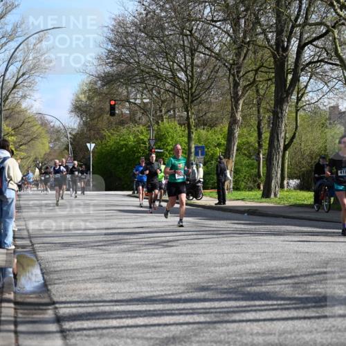 12.04.2026 - 45. Internationalen Wilhelmsburger Insellauf J. Mangold http://msf.ph/oto/9459819 12.04.2026 10:40:53 Ziel 4501, 2633, 2634, 3090, 4649, 4655, 3987, 3381, 3380, 4180, 4980, 5408, 2507, 2456, 2768, 3534, 5281, 5247, 5299, 5315, 5288, 3444, 5254, 2148, 5489, 4645, 4646, 5560, 4295, 5038, 4674, 5034, 3861, 5545 meine-sportfotos.de