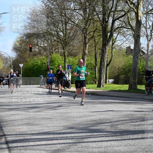 12.04.2026 - 45. Internationalen Wilhelmsburger Insellauf J. Mangold http://msf.ph/oto/9459820 12.04.2026 10:40:55 Ziel 4501, 2633, 2634, 3090, 4649, 4655, 3987, 3381, 3380, 4180, 4980, 5408, 2507, 2456, 2768, 3534, 5281, 5247, 5299, 5315, 5288, 3444, 5254, 2148, 5489, 4645, 4646, 5560, 4295, 4295, 5038, 4674, 5034, 3861, 5545, 2812 meine-sportfotos.de