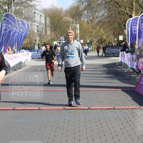 12.04.2026 - 45. Internationalen Wilhelmsburger Insellauf Strokosch-Dieckow http://msf.ph/oto/9459854 12.04.2026 11:06:48 Ziel 3460, 4564, 3790 meine-sportfotos.de