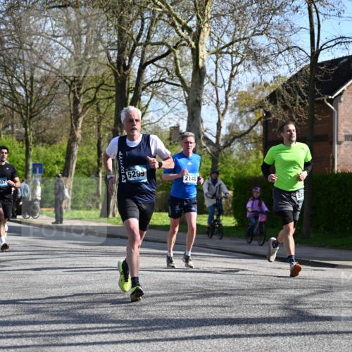 12.04.2026 - 45. Internationalen Wilhelmsburger Insellauf J. Mangold http://msf.ph/oto/9459859 12.04.2026 10:41:02 Ziel 4180, 4980, 5408, 2507, 2456, 2768, 3534, 5281, 5247, 5299, 5315, 5288, 3444, 5254, 2148, 5489, 4645, 4646, 5560, 5560, 4295, 5038, 4674, 5034, 3861, 5545, 2812, 5270, 5416, 4963, 3831, 4602, 4667, 3229 meine-sportfotos.de