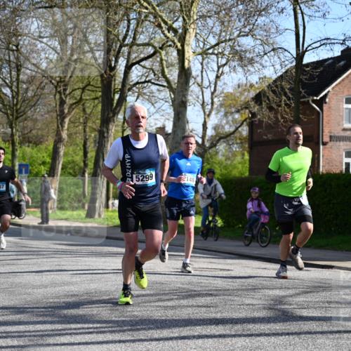12.04.2026 - 45. Internationalen Wilhelmsburger Insellauf J. Mangold http://msf.ph/oto/9459863 12.04.2026 10:41:02 Ziel 4180, 4980, 5408, 2507, 2456, 2768, 3534, 5281, 5247, 5299, 5315, 5288, 3444, 5254, 2148, 5489, 4645, 4646, 5560, 5560, 4295, 5038, 4674, 5034, 3861, 5545, 2812, 5270, 5416, 4963, 3831, 4602, 4667, 3229 meine-sportfotos.de