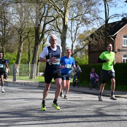 12.04.2026 - 45. Internationalen Wilhelmsburger Insellauf J. Mangold http://msf.ph/oto/9459864 12.04.2026 10:41:02 Ziel 4180, 4980, 5408, 2507, 2456, 2768, 3534, 5281, 5247, 5299, 5315, 5288, 3444, 5254, 2148, 5489, 4645, 4646, 5560, 5560, 4295, 5038, 4674, 5034, 3861, 5545, 2812, 5270, 5416, 4963, 3831, 4602, 4667, 3229 meine-sportfotos.de