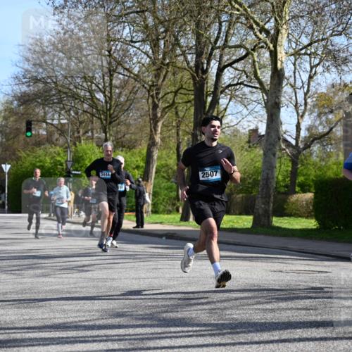 12.04.2026 - 45. Internationalen Wilhelmsburger Insellauf J. Mangold http://msf.ph/oto/9459870 12.04.2026 10:41:03 Ziel 4180, 4980, 5408, 2507, 2456, 2768, 3534, 5281, 5247, 5299, 5315, 5288, 3444, 5254, 2148, 5489, 4645, 4646, 5560, 4295, 5038, 4674, 5034, 3861, 3861, 5545, 2812, 5270, 5416, 4963, 3831, 4602, 4667, 3229 meine-sportfotos.de