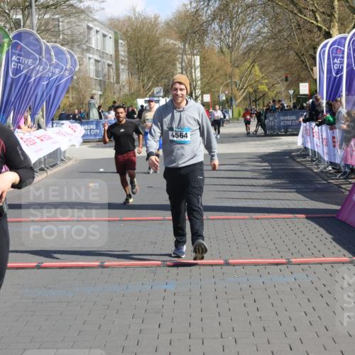 12.04.2026 - 45. Internationalen Wilhelmsburger Insellauf Strokosch-Dieckow http://msf.ph/oto/9459871 12.04.2026 11:06:48 Ziel 3460, 4564, 3790 meine-sportfotos.de