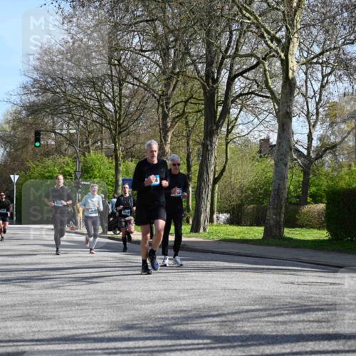 12.04.2026 - 45. Internationalen Wilhelmsburger Insellauf J. Mangold http://msf.ph/oto/9459882 12.04.2026 10:41:04 Ziel 5408, 2507, 2456, 2768, 3534, 5281, 5247, 5299, 5315, 5288, 3444, 5254, 2148, 5489, 4645, 4646, 5560, 4295, 5038, 4674, 5034, 3861, 5545, 5545, 2812, 5270, 5416, 4963, 3831, 4602, 4667, 3229 meine-sportfotos.de