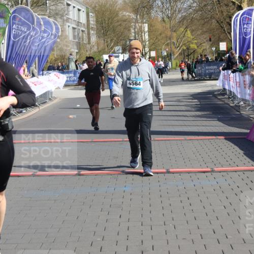 12.04.2026 - 45. Internationalen Wilhelmsburger Insellauf Strokosch-Dieckow http://msf.ph/oto/9459887 12.04.2026 11:06:48 Ziel 3460, 4564, 3790 meine-sportfotos.de