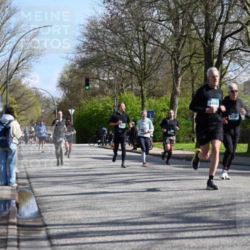 12.04.2026 - 45. Internationalen Wilhelmsburger Insellauf J. Mangold http://msf.ph/oto/9459890 12.04.2026 10:41:05 Ziel 2507, 2456, 2768, 3534, 5281, 5247, 5299, 5315, 5288, 3444, 5254, 2148, 5489, 4645, 4646, 5560, 4295, 5038, 4674, 5034, 3861, 5545, 2812, 5270, 5416, 4963, 3831, 4602, 4667, 3229, 3201 meine-sportfotos.de