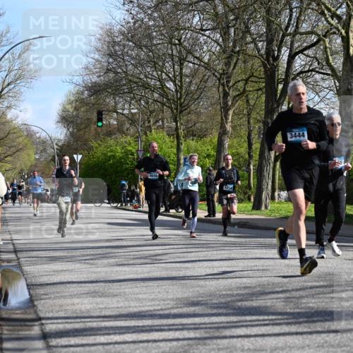 12.04.2026 - 45. Internationalen Wilhelmsburger Insellauf J. Mangold http://msf.ph/oto/9459894 12.04.2026 10:41:05 Ziel 2507, 2456, 2768, 3534, 5281, 5247, 5299, 5315, 5288, 3444, 5254, 2148, 5489, 4645, 4646, 5560, 4295, 5038, 4674, 5034, 3861, 5545, 2812, 5270, 5416, 4963, 3831, 4602, 4667, 3229, 3201 meine-sportfotos.de