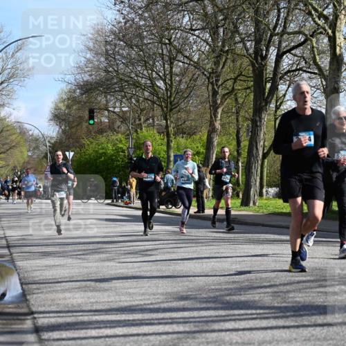 12.04.2026 - 45. Internationalen Wilhelmsburger Insellauf J. Mangold http://msf.ph/oto/9459899 12.04.2026 10:41:06 Ziel 2456, 2768, 3534, 5281, 5247, 5299, 5315, 5288, 3444, 5254, 2148, 5489, 4645, 4646, 5560, 4295, 5038, 4674, 5034, 3861, 5545, 2812, 5270, 5416, 4963, 3831, 4602, 4667, 3229, 3201 meine-sportfotos.de