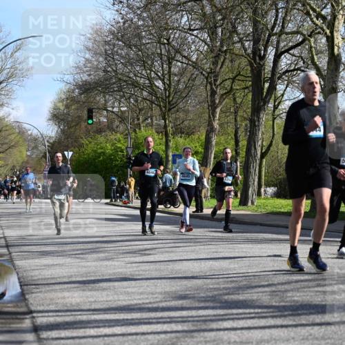 12.04.2026 - 45. Internationalen Wilhelmsburger Insellauf J. Mangold http://msf.ph/oto/9459900 12.04.2026 10:41:06 Ziel 2456, 2768, 3534, 5281, 5247, 5299, 5315, 5288, 3444, 5254, 2148, 5489, 4645, 4646, 5560, 4295, 5038, 4674, 5034, 3861, 5545, 2812, 5270, 5416, 4963, 3831, 4602, 4667, 3229, 3201 meine-sportfotos.de