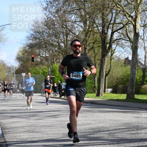 12.04.2026 - 45. Internationalen Wilhelmsburger Insellauf J. Mangold http://msf.ph/oto/9459924 12.04.2026 10:41:12 Ziel 5247, 5299, 5315, 5288, 3444, 5254, 2148, 5489, 4645, 4646, 5560, 4295, 5038, 4674, 5034, 3861, 5545, 2812, 5270, 5416, 4963, 3831, 4602, 4667, 4667, 3229, 3201, 2869, 2479, 3892, 4483, 5654 meine-sportfotos.de