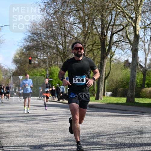 12.04.2026 - 45. Internationalen Wilhelmsburger Insellauf J. Mangold http://msf.ph/oto/9459927 12.04.2026 10:41:12 Ziel 5247, 5299, 5315, 5288, 3444, 5254, 2148, 5489, 4645, 4646, 5560, 4295, 5038, 4674, 5034, 3861, 5545, 2812, 5270, 5416, 4963, 3831, 4602, 4667, 4667, 3229, 3201, 2869, 2479, 3892, 4483, 5654 meine-sportfotos.de