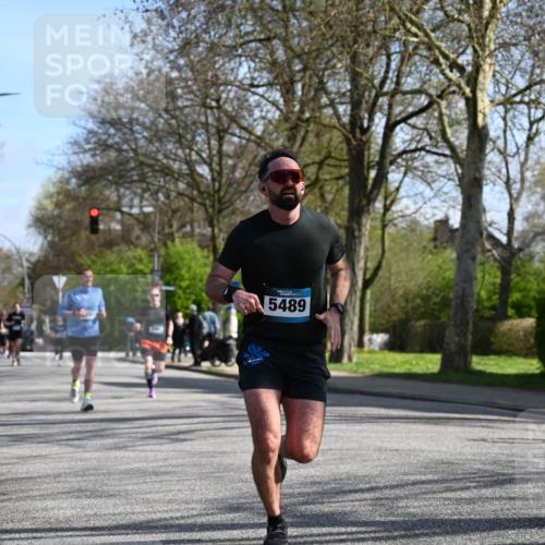 12.04.2026 - 45. Internationalen Wilhelmsburger Insellauf J. Mangold http://msf.ph/oto/9459929 12.04.2026 10:41:12 Ziel 5247, 5299, 5315, 5288, 3444, 5254, 2148, 5489, 4645, 4646, 5560, 4295, 5038, 4674, 5034, 3861, 5545, 2812, 5270, 5416, 4963, 3831, 4602, 4667, 4667, 3229, 3201, 2869, 2479, 3892, 4483, 5654 meine-sportfotos.de