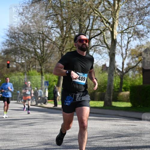12.04.2026 - 45. Internationalen Wilhelmsburger Insellauf J. Mangold http://msf.ph/oto/9459933 12.04.2026 10:41:12 Ziel 5247, 5299, 5315, 5288, 3444, 5254, 2148, 5489, 4645, 4646, 5560, 4295, 5038, 4674, 5034, 3861, 5545, 2812, 5270, 5416, 4963, 3831, 4602, 4667, 4667, 3229, 3201, 2869, 2479, 3892, 4483, 5654 meine-sportfotos.de