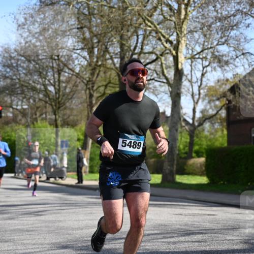 12.04.2026 - 45. Internationalen Wilhelmsburger Insellauf J. Mangold http://msf.ph/oto/9459934 12.04.2026 10:41:13 Ziel 5247, 5299, 5315, 5288, 3444, 5254, 2148, 5489, 4645, 4646, 5560, 4295, 5038, 4674, 5034, 5034, 3861, 5545, 2812, 5270, 5416, 4963, 3831, 4602, 4667, 3229, 3229, 3201, 2869, 2479, 3892, 4483, 5654 meine-sportfotos.de