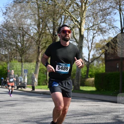 12.04.2026 - 45. Internationalen Wilhelmsburger Insellauf J. Mangold http://msf.ph/oto/9459936 12.04.2026 10:41:13 Ziel 5247, 5299, 5315, 5288, 3444, 5254, 2148, 5489, 4645, 4646, 5560, 4295, 5038, 4674, 5034, 5034, 3861, 5545, 2812, 5270, 5416, 4963, 3831, 4602, 4667, 3229, 3229, 3201, 2869, 2479, 3892, 4483, 5654 meine-sportfotos.de
