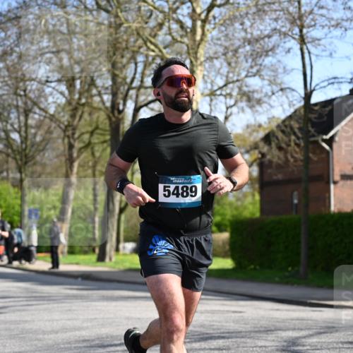 12.04.2026 - 45. Internationalen Wilhelmsburger Insellauf J. Mangold http://msf.ph/oto/9459939 12.04.2026 10:41:13 Ziel 5247, 5299, 5315, 5288, 3444, 5254, 2148, 5489, 4645, 4646, 5560, 4295, 5038, 4674, 5034, 5034, 3861, 5545, 2812, 5270, 5416, 4963, 3831, 4602, 4667, 3229, 3229, 3201, 2869, 2479, 3892, 4483, 5654 meine-sportfotos.de