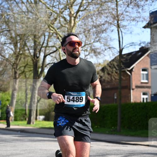 12.04.2026 - 45. Internationalen Wilhelmsburger Insellauf J. Mangold http://msf.ph/oto/9459940 12.04.2026 10:41:13 Ziel 5247, 5299, 5315, 5288, 3444, 5254, 2148, 5489, 4645, 4646, 5560, 4295, 5038, 4674, 5034, 5034, 3861, 5545, 2812, 5270, 5416, 4963, 3831, 4602, 4667, 3229, 3229, 3201, 2869, 2479, 3892, 4483, 5654 meine-sportfotos.de