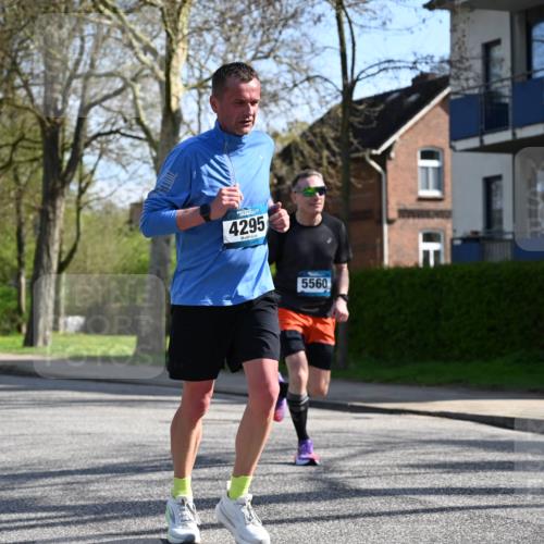 12.04.2026 - 45. Internationalen Wilhelmsburger Insellauf J. Mangold http://msf.ph/oto/9459945 12.04.2026 10:41:17 Ziel 5315, 5288, 3444, 5254, 2148, 5489, 4645, 4646, 5560, 4295, 5038, 4674, 5034, 3861, 5545, 2812, 5270, 5416, 4963, 3831, 4602, 4667, 3229, 3201, 3201, 2869, 2479, 3892, 4483, 5654 meine-sportfotos.de