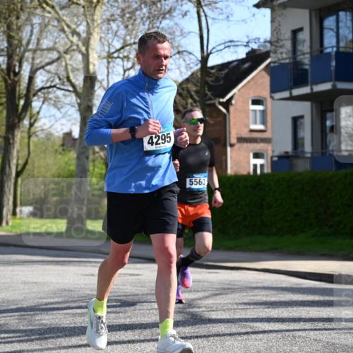 12.04.2026 - 45. Internationalen Wilhelmsburger Insellauf J. Mangold http://msf.ph/oto/9459947 12.04.2026 10:41:17 Ziel 5315, 5288, 3444, 5254, 2148, 5489, 4645, 4646, 5560, 4295, 5038, 4674, 5034, 3861, 5545, 2812, 5270, 5416, 4963, 3831, 4602, 4667, 3229, 3201, 3201, 2869, 2479, 3892, 4483, 5654 meine-sportfotos.de