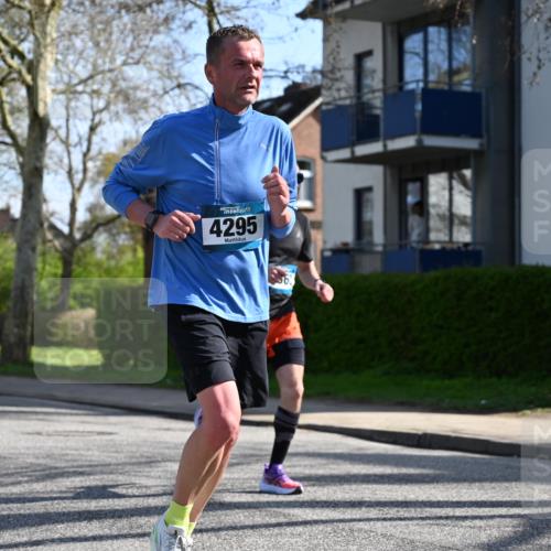12.04.2026 - 45. Internationalen Wilhelmsburger Insellauf J. Mangold http://msf.ph/oto/9459952 12.04.2026 10:41:17 Ziel 5315, 5288, 3444, 5254, 2148, 5489, 4645, 4646, 5560, 4295, 5038, 4674, 5034, 3861, 5545, 2812, 5270, 5416, 4963, 3831, 4602, 4667, 3229, 3201, 3201, 2869, 2479, 3892, 4483, 5654 meine-sportfotos.de
