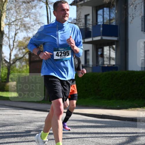12.04.2026 - 45. Internationalen Wilhelmsburger Insellauf J. Mangold http://msf.ph/oto/9459954 12.04.2026 10:41:17 Ziel 5315, 5288, 3444, 5254, 2148, 5489, 4645, 4646, 5560, 4295, 5038, 4674, 5034, 3861, 5545, 2812, 5270, 5416, 4963, 3831, 4602, 4667, 3229, 3201, 3201, 2869, 2479, 3892, 4483, 5654 meine-sportfotos.de