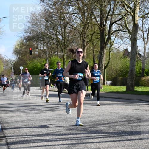 12.04.2026 - 45. Internationalen Wilhelmsburger Insellauf J. Mangold http://msf.ph/oto/9459960 12.04.2026 10:41:22 Ziel 5254, 2148, 5489, 4645, 4646, 5560, 4295, 5038, 4674, 5034, 3861, 5545, 2812, 5270, 5416, 4963, 3831, 4602, 4667, 3229, 3201, 2869, 2479, 3892, 4483, 4483, 5654, 2836 meine-sportfotos.de