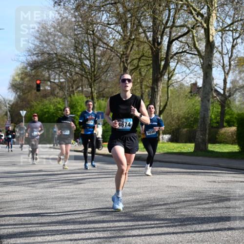 12.04.2026 - 45. Internationalen Wilhelmsburger Insellauf J. Mangold http://msf.ph/oto/9459962 12.04.2026 10:41:22 Ziel 5254, 2148, 5489, 4645, 4646, 5560, 4295, 5038, 4674, 5034, 3861, 5545, 2812, 5270, 5416, 4963, 3831, 4602, 4667, 3229, 3201, 2869, 2479, 3892, 4483, 4483, 5654, 2836 meine-sportfotos.de