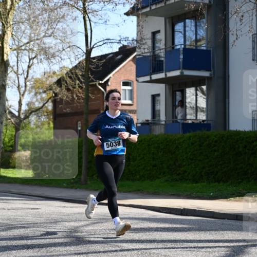 12.04.2026 - 45. Internationalen Wilhelmsburger Insellauf J. Mangold http://msf.ph/oto/9459996 12.04.2026 10:41:24 Ziel 4645, 4646, 5560, 4295, 5038, 4674, 5034, 3861, 5545, 2812, 5270, 5416, 4963, 3831, 4602, 4667, 4667, 3229, 3201, 2869, 2479, 3892, 4483, 5654, 5654, 2836 meine-sportfotos.de