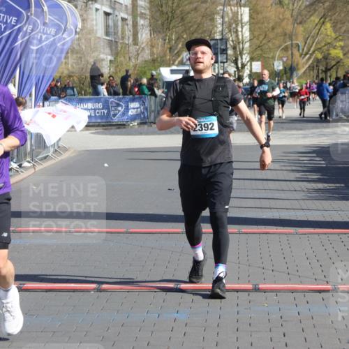 12.04.2026 - 45. Internationalen Wilhelmsburger Insellauf Strokosch-Dieckow http://msf.ph/oto/9459999 12.04.2026 10:49:54 Ziel 2661, 4715, 2392 meine-sportfotos.de