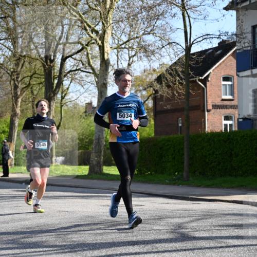 12.04.2026 - 45. Internationalen Wilhelmsburger Insellauf J. Mangold http://msf.ph/oto/9460005 12.04.2026 10:41:25 Ziel 5560, 4295, 5038, 4674, 5034, 3861, 5545, 2812, 5270, 5416, 4963, 3831, 4602, 4667, 3229, 3229, 3201, 2869, 2479, 3892, 4483, 5654, 2836 meine-sportfotos.de