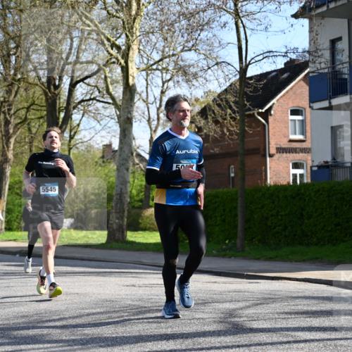 12.04.2026 - 45. Internationalen Wilhelmsburger Insellauf J. Mangold http://msf.ph/oto/9460008 12.04.2026 10:41:25 Ziel 5560, 4295, 5038, 4674, 5034, 3861, 5545, 2812, 5270, 5416, 4963, 3831, 4602, 4667, 3229, 3229, 3201, 2869, 2479, 3892, 4483, 5654, 2836 meine-sportfotos.de