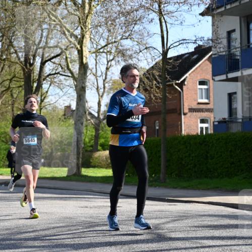 12.04.2026 - 45. Internationalen Wilhelmsburger Insellauf J. Mangold http://msf.ph/oto/9460010 12.04.2026 10:41:25 Ziel 5560, 4295, 5038, 4674, 5034, 3861, 5545, 2812, 5270, 5416, 4963, 3831, 4602, 4667, 3229, 3229, 3201, 2869, 2479, 3892, 4483, 5654, 2836 meine-sportfotos.de