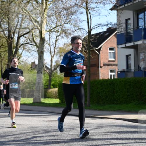 12.04.2026 - 45. Internationalen Wilhelmsburger Insellauf J. Mangold http://msf.ph/oto/9460012 12.04.2026 10:41:25 Ziel 5560, 4295, 5038, 4674, 5034, 3861, 5545, 2812, 5270, 5416, 4963, 3831, 4602, 4667, 3229, 3229, 3201, 2869, 2479, 3892, 4483, 5654, 2836 meine-sportfotos.de