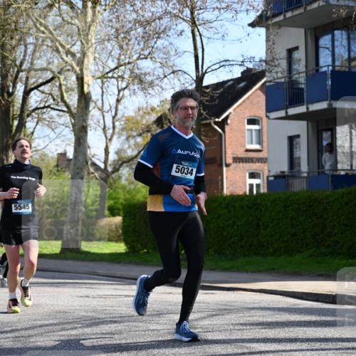 12.04.2026 - 45. Internationalen Wilhelmsburger Insellauf J. Mangold http://msf.ph/oto/9460013 12.04.2026 10:41:25 Ziel 5560, 4295, 5038, 4674, 5034, 3861, 5545, 2812, 5270, 5416, 4963, 3831, 4602, 4667, 3229, 3229, 3201, 2869, 2479, 3892, 4483, 5654, 2836 meine-sportfotos.de