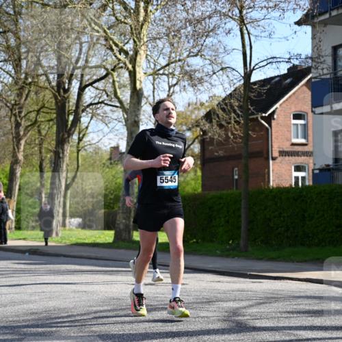 12.04.2026 - 45. Internationalen Wilhelmsburger Insellauf J. Mangold http://msf.ph/oto/9460023 12.04.2026 10:41:26 Ziel 5560, 4295, 5038, 4674, 5034, 3861, 5545, 2812, 5270, 5416, 4963, 3831, 4602, 4667, 3229, 3201, 2869, 2479, 3892, 4483, 5654, 2836, 4615 meine-sportfotos.de