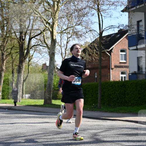 12.04.2026 - 45. Internationalen Wilhelmsburger Insellauf J. Mangold http://msf.ph/oto/9460026 12.04.2026 10:41:26 Ziel 5560, 4295, 5038, 4674, 5034, 3861, 5545, 2812, 5270, 5416, 4963, 3831, 4602, 4667, 3229, 3201, 2869, 2479, 3892, 4483, 5654, 2836, 4615 meine-sportfotos.de