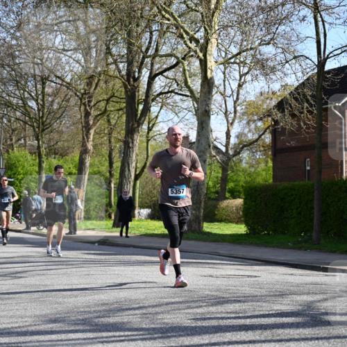 12.04.2026 - 45. Internationalen Wilhelmsburger Insellauf J. Mangold http://msf.ph/oto/9460042 12.04.2026 10:41:28 Ziel 4295, 5038, 4674, 5034, 3861, 5545, 2812, 5270, 5416, 4963, 3831, 4602, 4667, 3229, 3201, 2869, 2479, 3892, 4483, 5654, 2836, 4615 meine-sportfotos.de