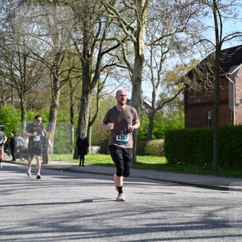 12.04.2026 - 45. Internationalen Wilhelmsburger Insellauf J. Mangold http://msf.ph/oto/9460043 12.04.2026 10:41:28 Ziel 4295, 5038, 4674, 5034, 3861, 5545, 2812, 5270, 5416, 4963, 3831, 4602, 4667, 3229, 3201, 2869, 2479, 3892, 4483, 5654, 2836, 4615 meine-sportfotos.de