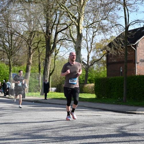 12.04.2026 - 45. Internationalen Wilhelmsburger Insellauf J. Mangold http://msf.ph/oto/9460046 12.04.2026 10:41:28 Ziel 4295, 5038, 4674, 5034, 3861, 5545, 2812, 5270, 5416, 4963, 3831, 4602, 4667, 3229, 3201, 2869, 2479, 3892, 4483, 5654, 2836, 4615 meine-sportfotos.de