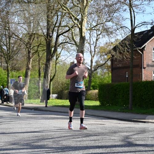 12.04.2026 - 45. Internationalen Wilhelmsburger Insellauf J. Mangold http://msf.ph/oto/9460048 12.04.2026 10:41:28 Ziel 4295, 5038, 4674, 5034, 3861, 5545, 2812, 5270, 5416, 4963, 3831, 4602, 4667, 3229, 3201, 2869, 2479, 3892, 4483, 5654, 2836, 4615 meine-sportfotos.de