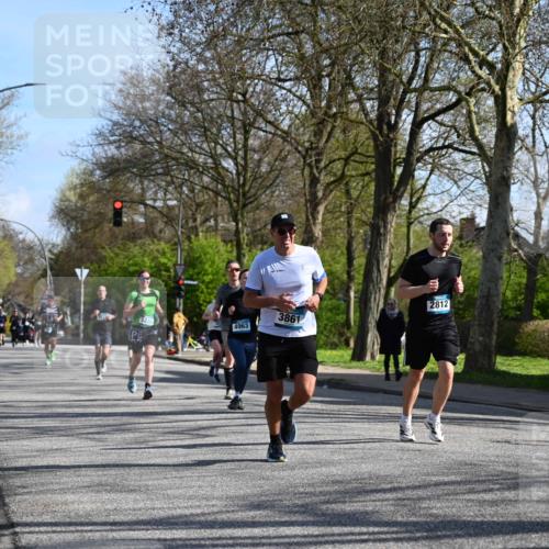 12.04.2026 - 45. Internationalen Wilhelmsburger Insellauf J. Mangold http://msf.ph/oto/9460055 12.04.2026 10:41:30 Ziel 4295, 5038, 4674, 5034, 3861, 5545, 2812, 5270, 5416, 4963, 3831, 4602, 4667, 3229, 3201, 2869, 2479, 3892, 4483, 5654, 2836, 2836, 4615, 2222 meine-sportfotos.de