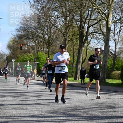 12.04.2026 - 45. Internationalen Wilhelmsburger Insellauf J. Mangold http://msf.ph/oto/9460056 12.04.2026 10:41:30 Ziel 4295, 5038, 4674, 5034, 3861, 5545, 2812, 5270, 5416, 4963, 3831, 4602, 4667, 3229, 3201, 2869, 2479, 3892, 4483, 5654, 2836, 2836, 4615, 2222 meine-sportfotos.de