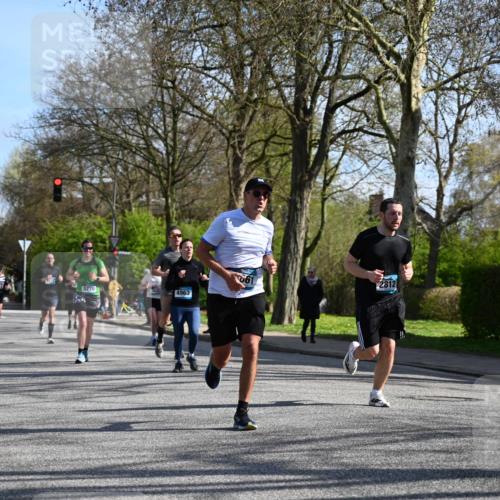 12.04.2026 - 45. Internationalen Wilhelmsburger Insellauf J. Mangold http://msf.ph/oto/9460058 12.04.2026 10:41:30 Ziel 4295, 5038, 4674, 5034, 3861, 5545, 2812, 5270, 5416, 4963, 3831, 4602, 4667, 3229, 3201, 2869, 2479, 3892, 4483, 5654, 2836, 2836, 4615, 2222 meine-sportfotos.de