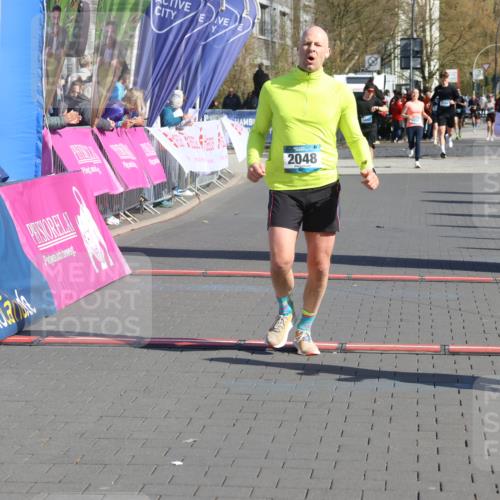 12.04.2026 - 45. Internationalen Wilhelmsburger Insellauf Strokosch-Dieckow http://msf.ph/oto/9460059 12.04.2026 10:50:01 Ziel 3036, 2048, 3357 meine-sportfotos.de